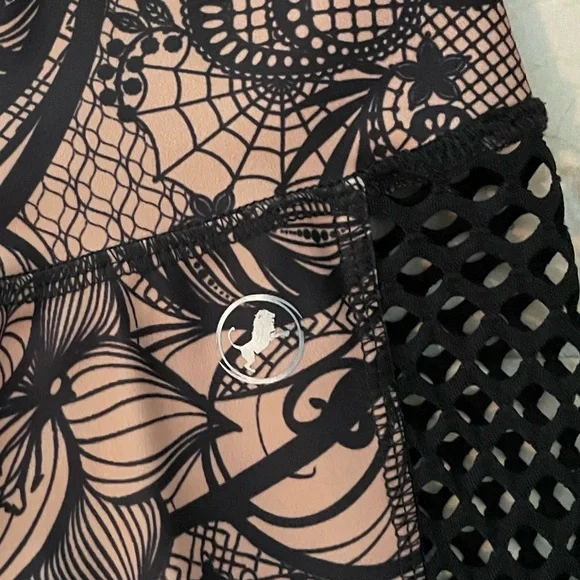 ABS2BE Floral/Paisley Leggings with Mesh Sides & Scrunch Booty - Picture 3 of 11